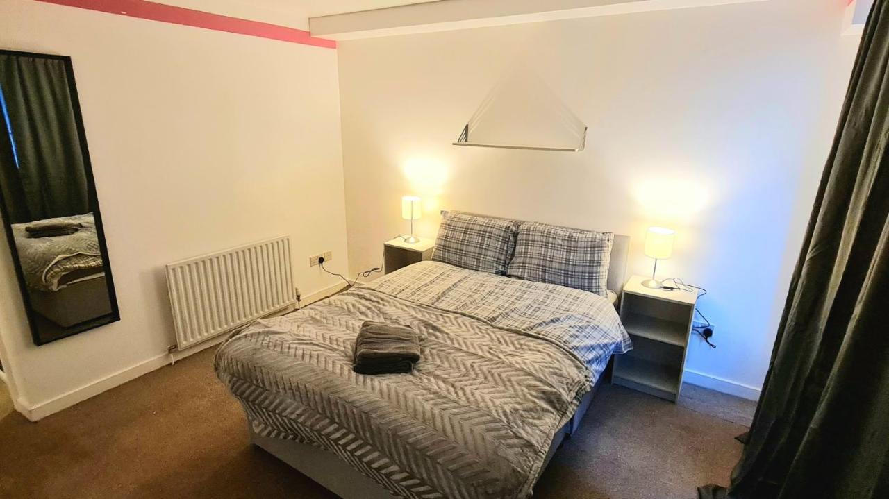 Lovely 3 Bedroom Apartment - Free Parking EDI Eksteriør billede